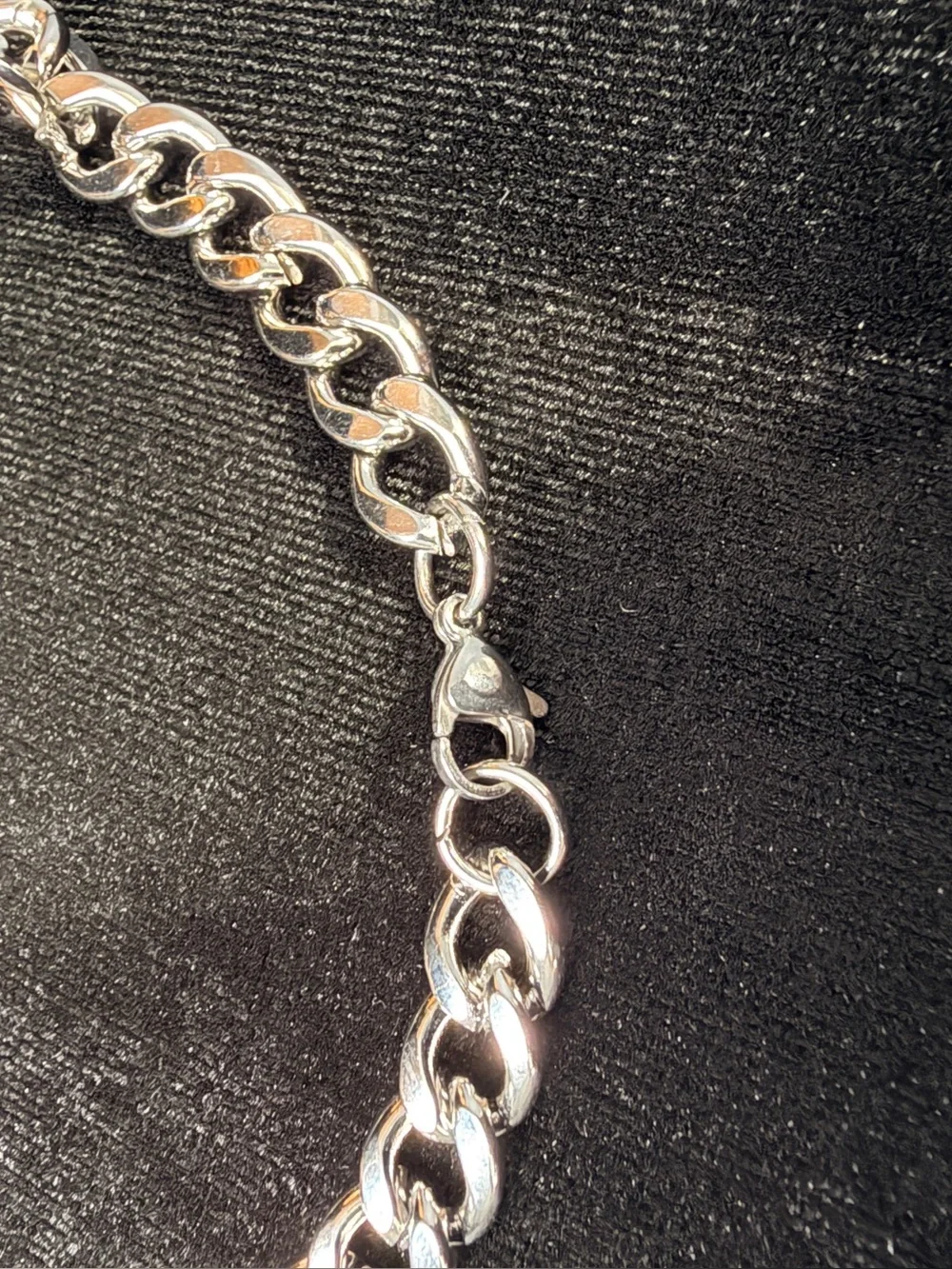 Bold Cuban necklace 22in 8mm. Premium WG plating.